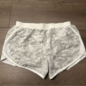 Under Armour Gray Camo Shorts medium